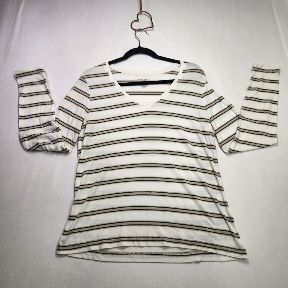 ⭐️Banana Republic Striped V-Neck Long Sleeve Tee - White and Tan -Size M